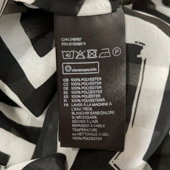 H&M Sleeveless Blouse Black White Chevron Pattern - Picture 6 of 8